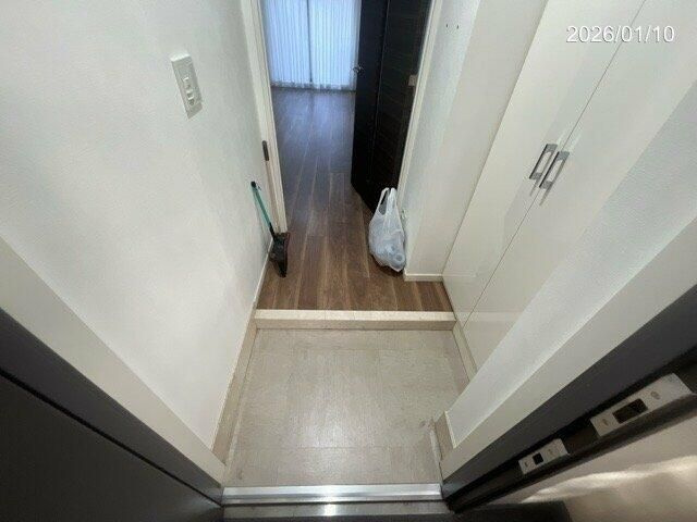 エム・ブランド新宿戸山公園の玄関