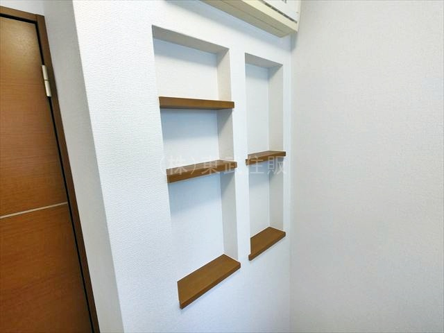 【内装】 | 入間郡越生町１期 | 小物も置ける便利な収納付き