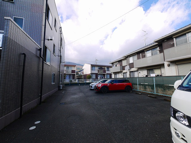 アーバンアネックスの駐車場