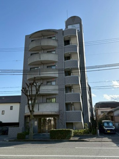 【外観】 | タイル貼りの落ち着いた外観。街並みに調和した、安心感のある住環境です。
