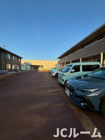 プランドール Bの駐車場