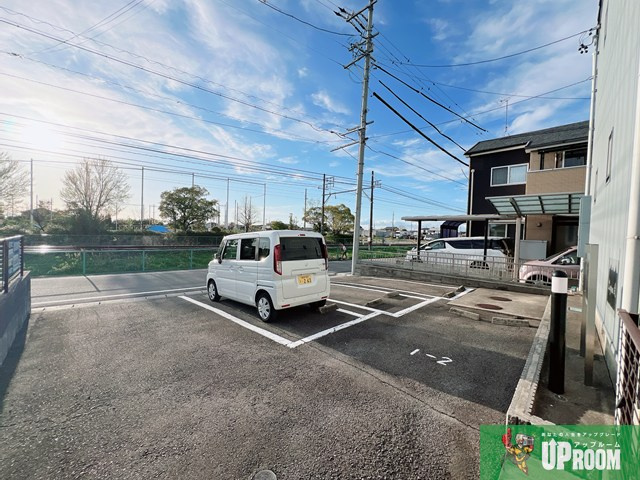 DUPLEX義の駐車場
