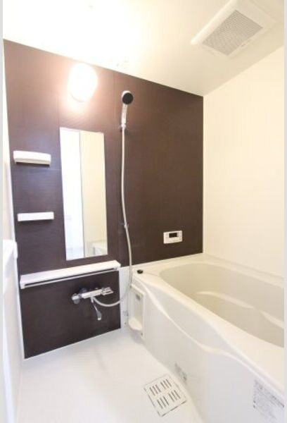 レクラン栄生の浴室