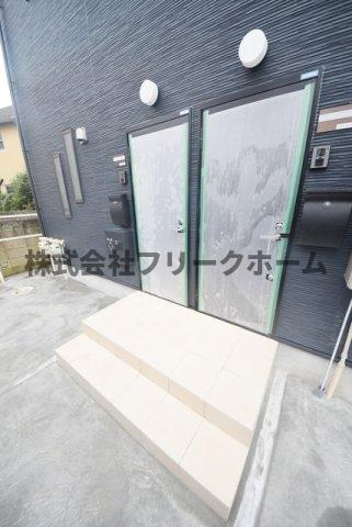 三鷹市井の頭１丁目のアパートのエントランス