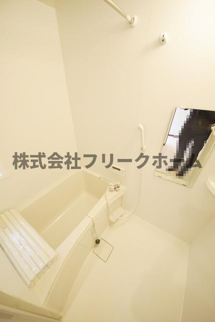 三鷹市井の頭１丁目のアパートの浴室