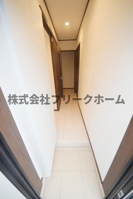 三鷹市井の頭１丁目のアパートの玄関