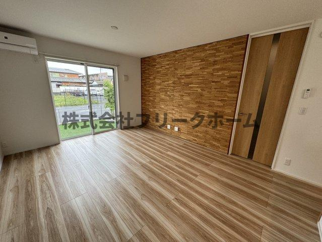 緑町１丁目貸家の居間・リビング