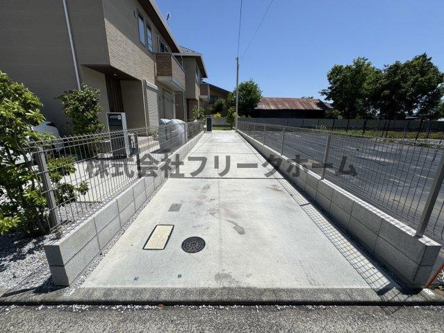 緑町１丁目貸家の駐車場