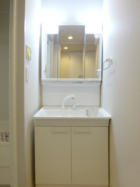 ルラシオン大宮の洗面所|★三面鏡付きシャンプードレッサー★