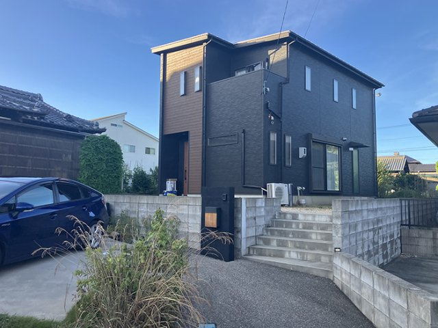 亀山市川崎町　中古戸建の画像