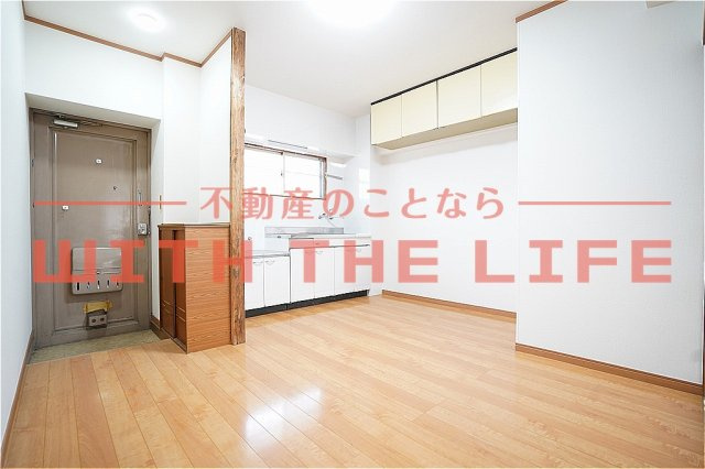 佐田ビル【キャッシュバック対象物件】の居間・リビング|こちらの居間で趣味の時間をお楽しみください