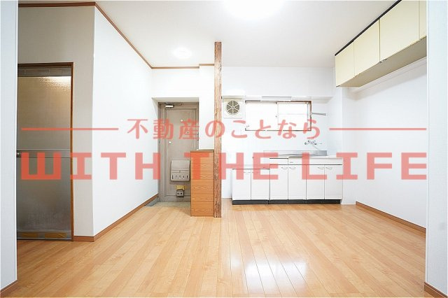佐田ビル【キャッシュバック対象物件】の内装|明るい洋室です