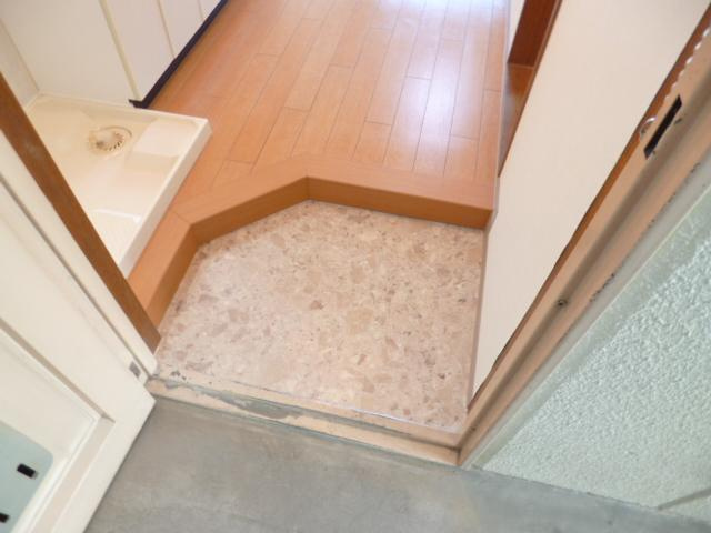 ハイムエスポワールの玄関|収納もある玄関です