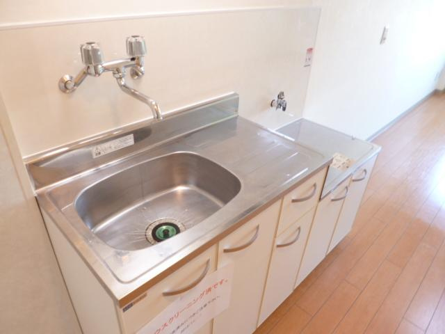 ハイムエスポワールのキッチン|コンパクトなキッチンで掃除もラクラク