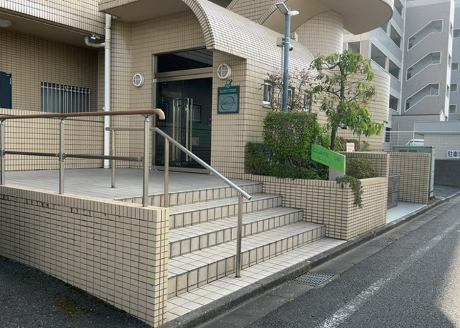 【庭】 | クレール・ボア | 物件によっては、入居者が個人的に使用できる専用庭がついているものもあります。また、住宅の中にある土間の部分を庭と呼ぶこともあります。庭の用途は住む人によって変わり、それによってデザインもさまざまです。