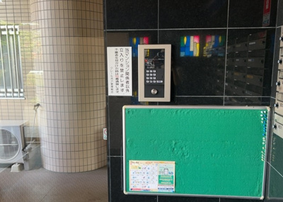 【受付】 | クレール・ボア | 受付はマンションコンシェルジュがいる場合もあれば、管理人が滞在する小部屋を総称して呼ぶことがあります。主にエントランスに設置されていることから、防犯面でも期待ができます。防犯設備がない場合はより安心！