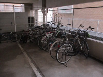 【その他】 | 朝日プラザ淡路 | 敷地内自転車置き場です