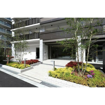 【エントランス】 | スプランディッド十三本町 | 落ち着いたエントランスです