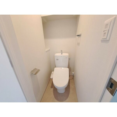 【トイレ】 | スプランディッド十三本町 | 落ち着いた色調のトイレです