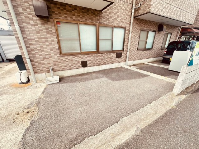 三上工業ビルの駐車場