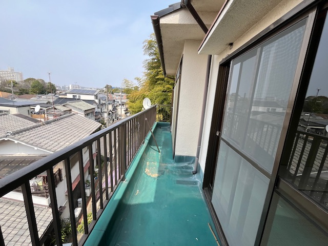 高倉台貸家のバルコニー