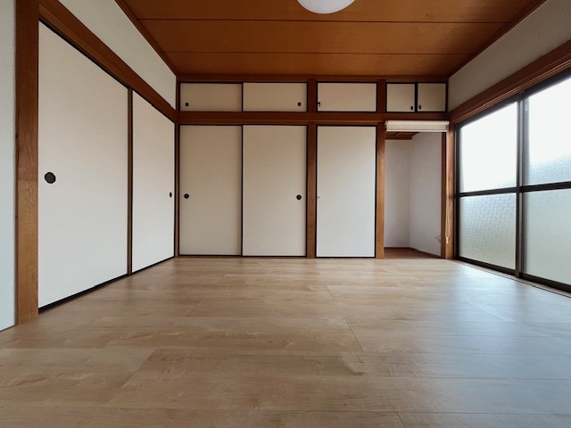 高倉台貸家の居間・リビング