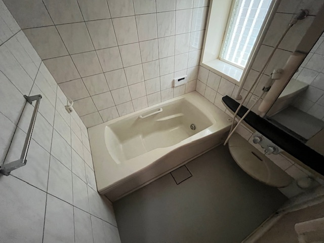 高倉台貸家の浴室