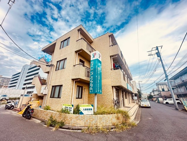 松戸市新松戸６丁目のアパートの外観