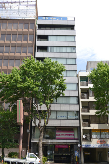 コジマテントビルの外観