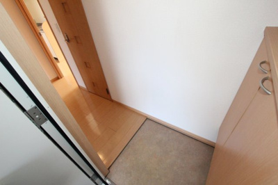 【玄関】 | トマトヒルズA棟 | シューズボックス
A 201号室　2022年2月撮影