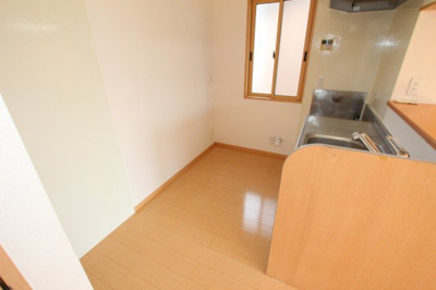 【キッチン】 | トマトヒルズA棟 | コンパクトなキッチンで掃除もラクラク
A 201号室　2022年2月撮影
