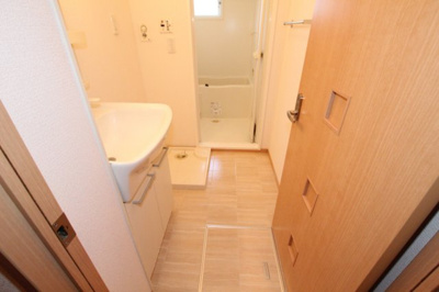 【洗面所】 | トマトヒルズA棟 | コンパクトで使いやすい洗面所
A 201号室　2022年2月撮影