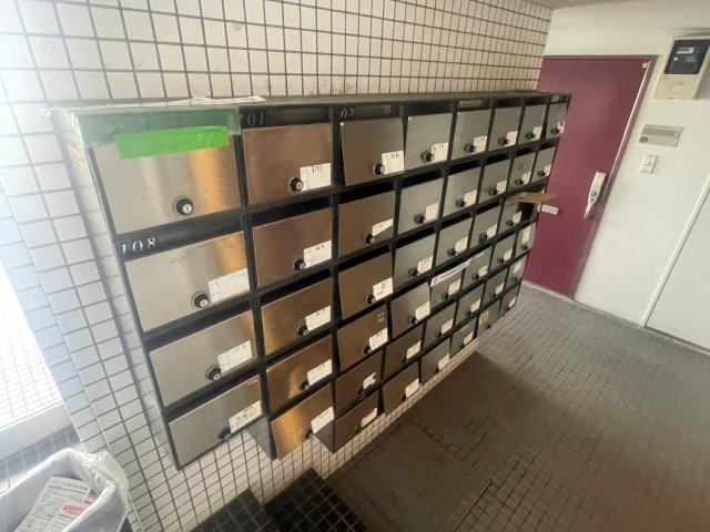 市川市相之川３丁目の賃貸マンションのエントランス