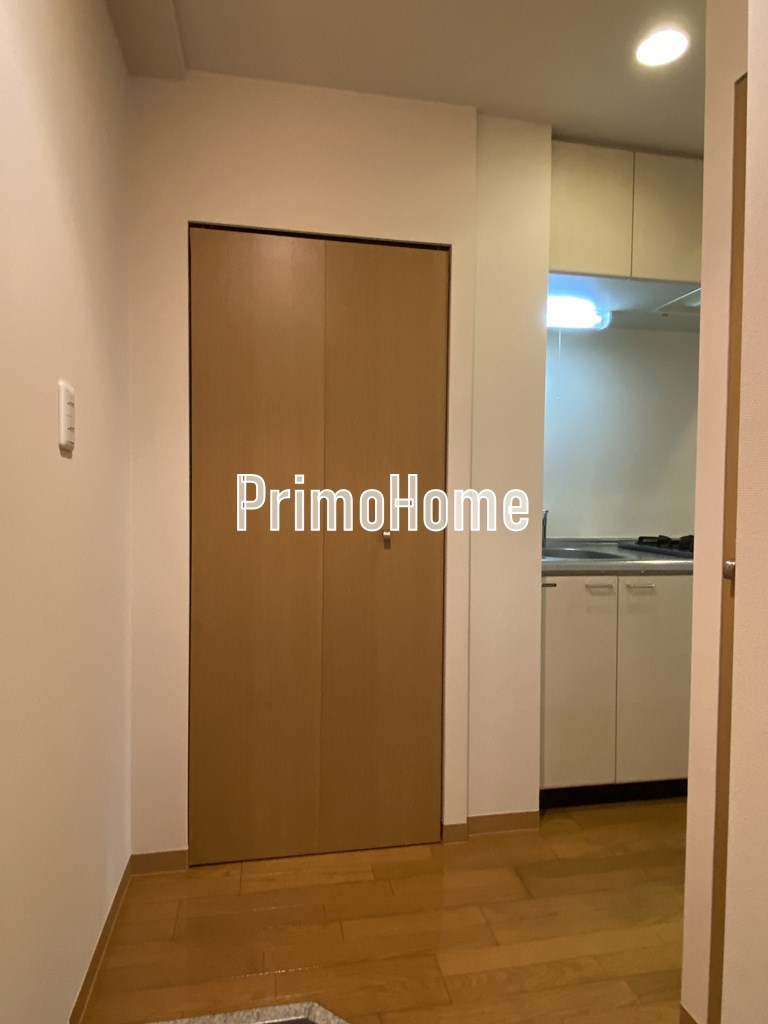 スカイコート三越前壱番館の玄関