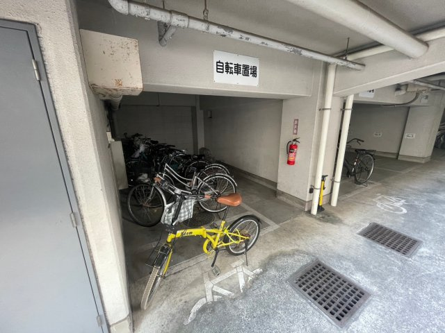 川口市青木２丁目の賃貸マンションの駐車場