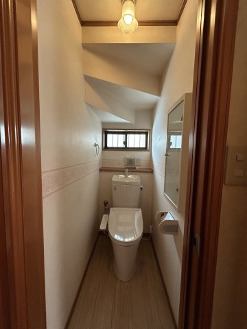 大泉学園町1-17-33戸建のトイレ