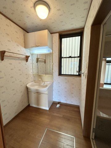 大泉学園町1-17-33戸建の洗面所