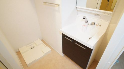 ケヤキグランデⅠの独立洗面台|別号室参考写真です。