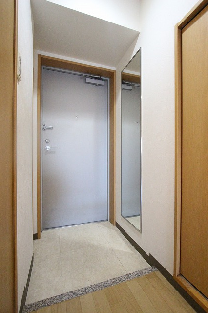 プラージュ村本の玄関