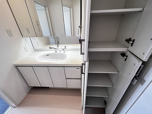 ライオンズマンション神戸栄町通の収納|リネン庫　※前回募集時／２０２５年６月の写真