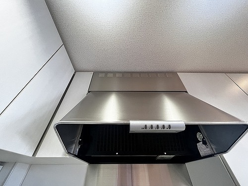 ライオンズマンション神戸栄町通の設備|レンジフード　※前回募集時／２０２５年６月の写真