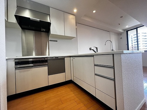 ライオンズマンション神戸栄町通のキッチン|システムキッチン　※前回募集時／２０２５年６月の写真