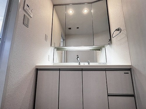 ライオンズマンション神戸栄町通の洗面所|洗面化粧台　※前回募集時／２０２５年６月の写真