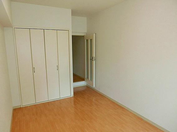 グランドタワー三宮の洋室