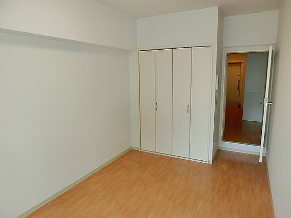 グランドタワー三宮の洋室