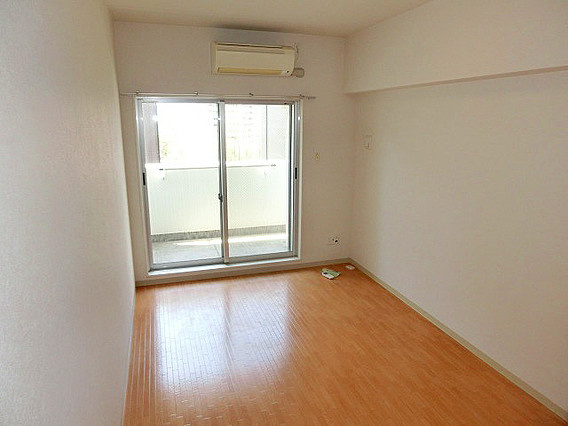 グランドタワー三宮の洋室