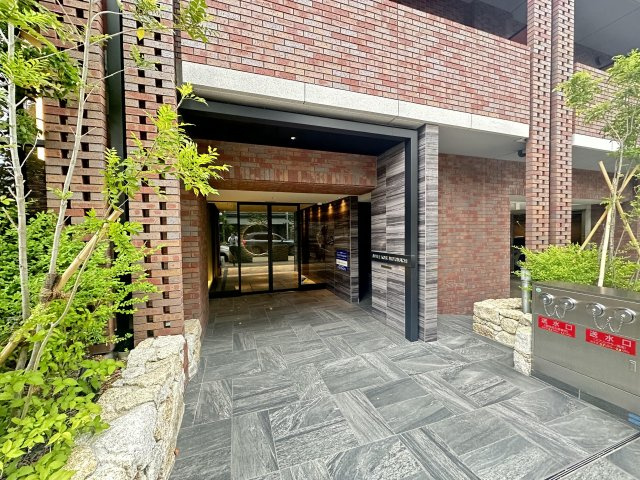 アプリーレ神戸元町のエントランス