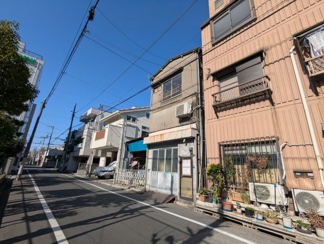 墨田区東駒形３丁目の条件付売地の前面道路含む現地写真