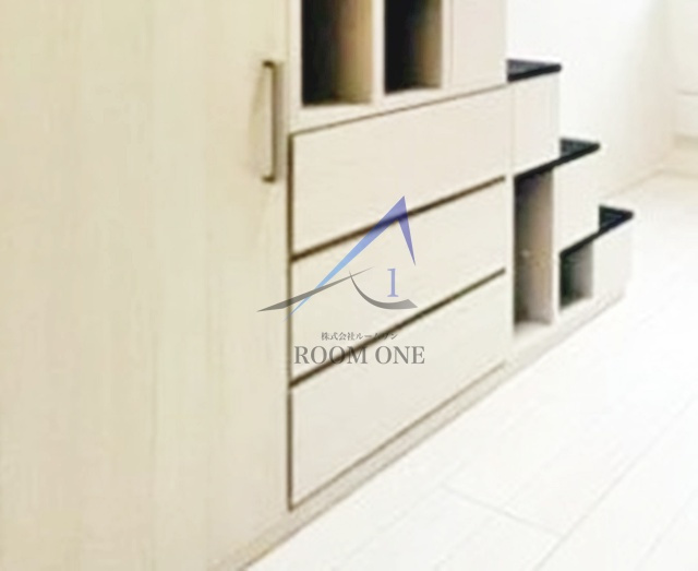 Ａｖｅｎｉｒ　Ｊ．Ｙ．