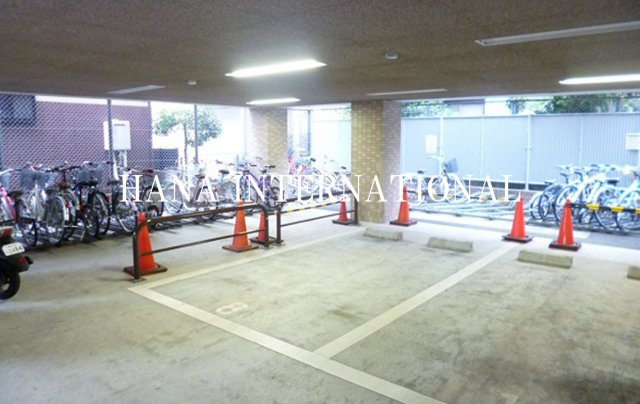 メテオーロ舞浜の駐車場